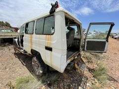 2004 Toyota Landrcuiser HZJ78R Troopcarrier (NO ENGINE