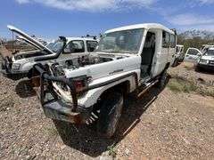 2004 Toyota Landrcuiser HZJ78R Troopcarrier (NO ENGINE