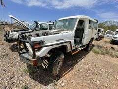 2004 Toyota Landrcuiser HZJ78R Troopcarrier (NO ENGINE