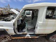 2004 Toyota Landrcuiser HZJ78R Troopcarrier (NO ENGINE