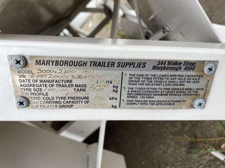 1998 Enclosed Dual Axle Trailer