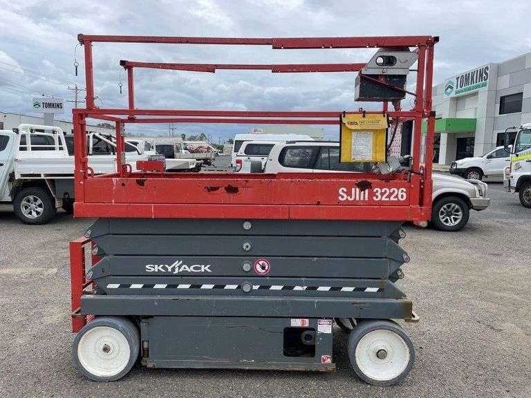 2018 Skyjack SJIII3226 Scissor Lift Non operational, no batteries
