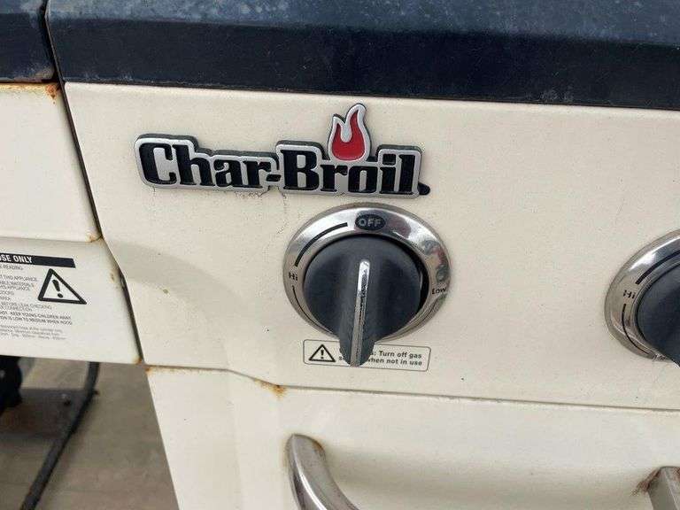 CharBroil 4 Burner BBQ with Side Burner TVAA Pty Ltd T/A Tomkins
