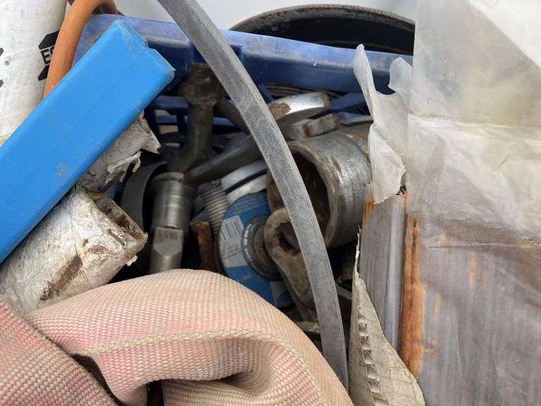 1/2 Pod inc Slings, Hose, Sledge Hammer etc