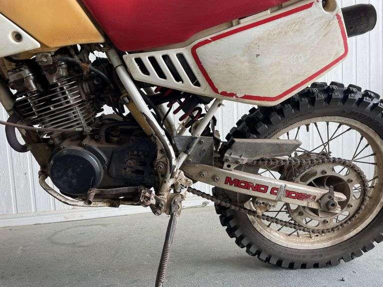Yamaha TT250 Motorbike - Red & White