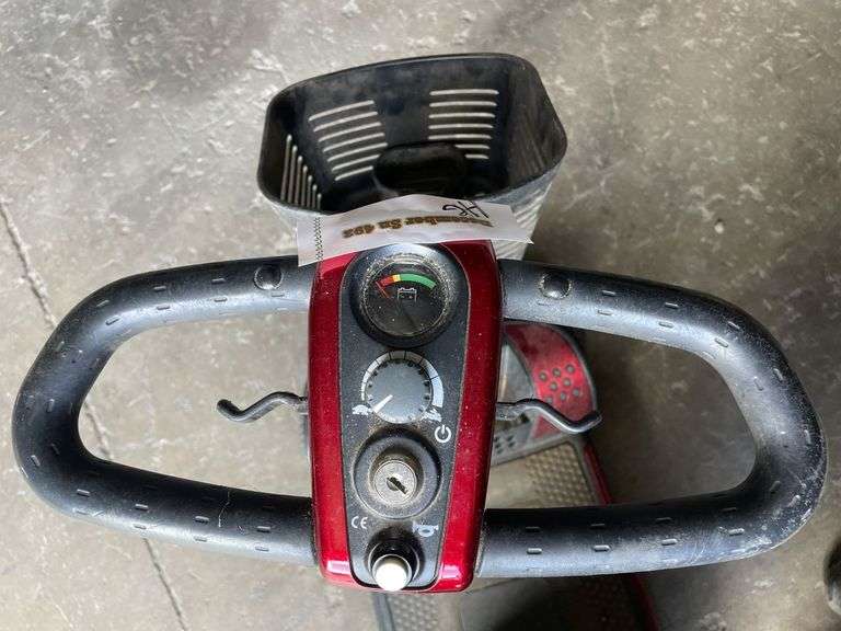 Go-Go Elite Traveller Mobility Scooter - Needs new battery/charger
