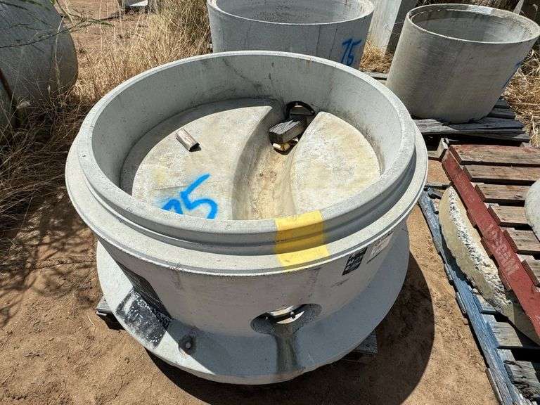 8x Pallets Ass Concrete Collars and Pits