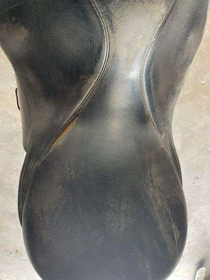 2x Leather "Trainers" Dressage Saddles & Assorted Rugs (6'3'' - 6'6'')
