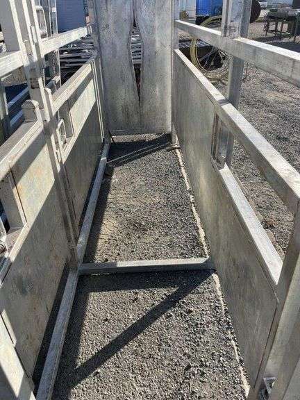 Portable Cattle Crush inc 2x Personal Access Panels and Slide Gate