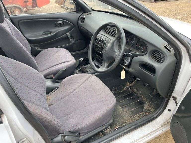 1998 Hyundai Lantra Sedan - non operational