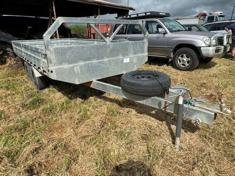 STR Tandem Axle Trailer