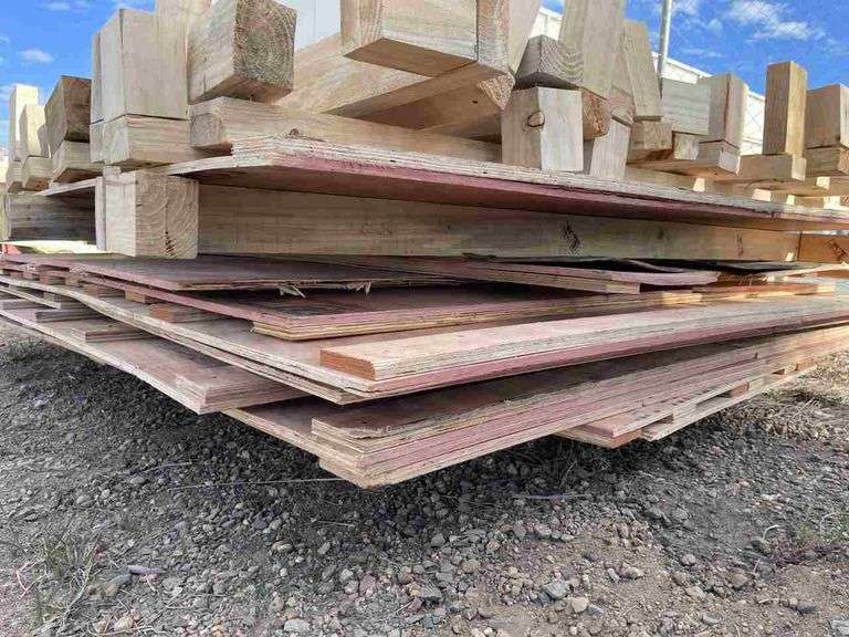 Pallet of Packing Ply and 2.2mL Pine