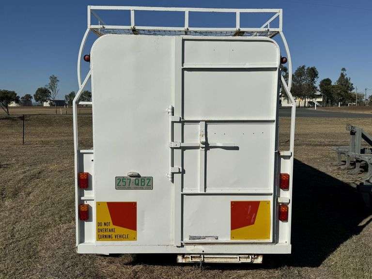 1994 Lazy-B 3 Horse Gooseneck Trailer