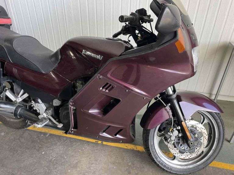 1999 Kawasaki GTR 1000 Motorbike