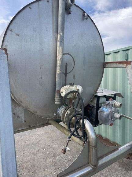 Stainless Steel 3000L Water Truck Tank and Stand