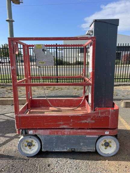 2014 Skyjack 227kg 2 Person 5m Scissor Lift