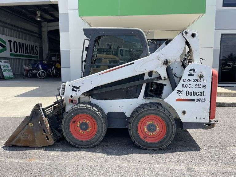 2016 Bobcat S590 Compact Skid Steer Loader