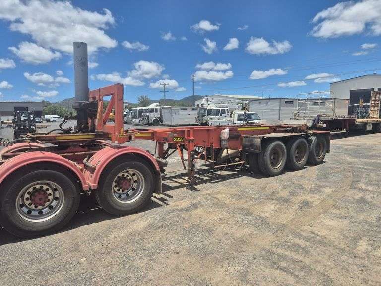 2005 Barker Tri Axle Tipping Skel Trailer