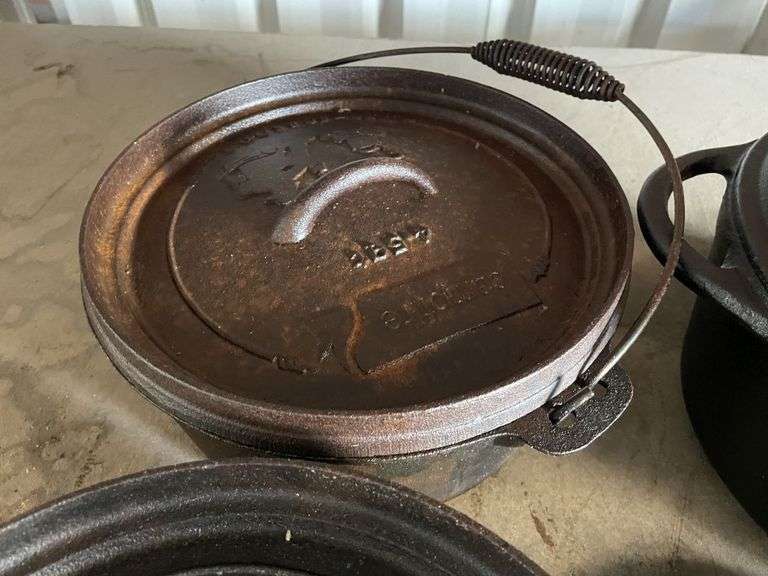 3x Cast Iron Various Camp Ovens and Grill Pan