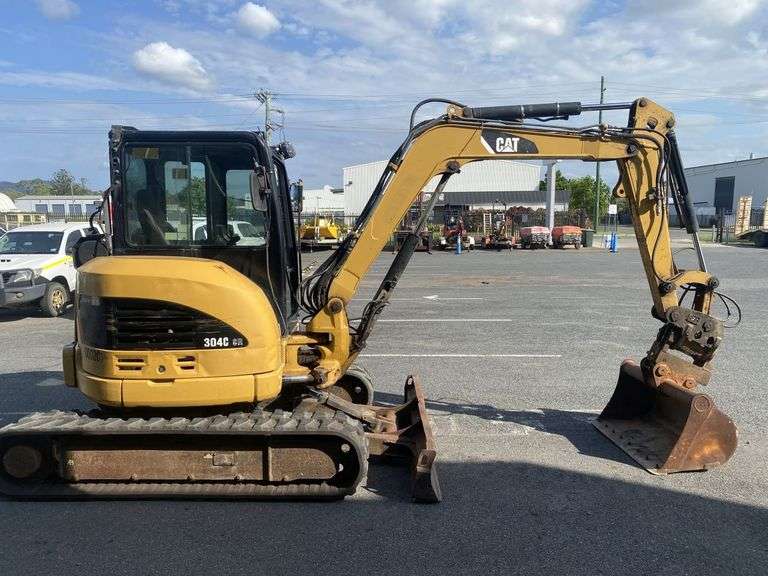 2010 Caterpillar 304.C CR Mini Excavator and Bucket 
