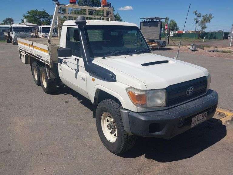 2009 Toyota Landcruiser 6 Wheel Utility - WINTON