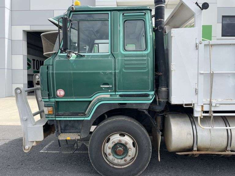1988 Nissan UD Tipper Truck