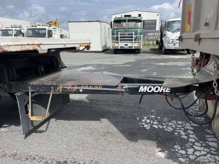 2011 Moore Tri-Axle Highway Dog Trailer inc Container Pins