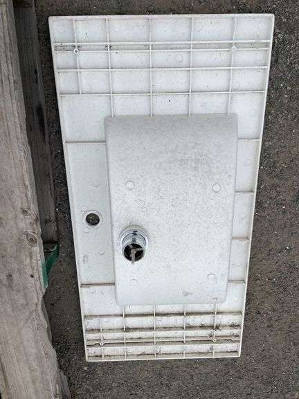 Plastic Vanity Sink and Shower Scree
