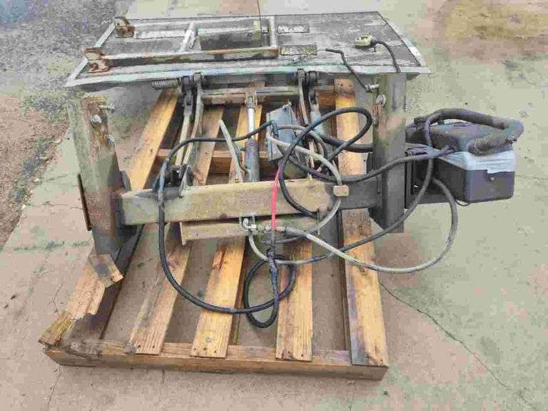 Tail Gate Loader