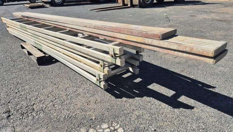 3x Trestles & 3x Planks
