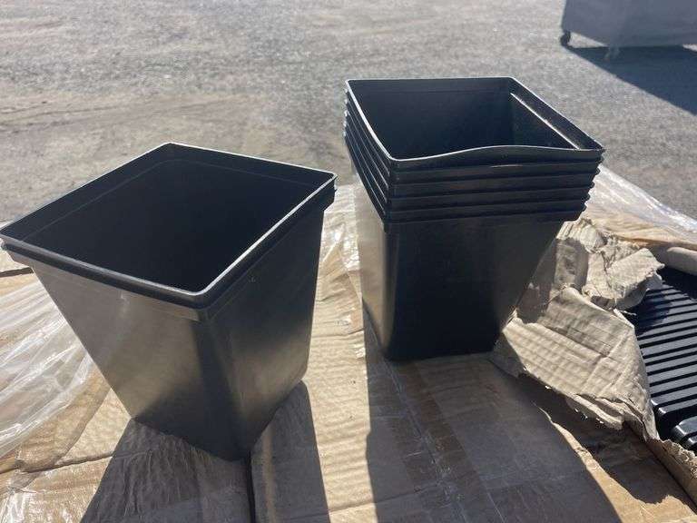 Approx 2000 As new Plastic Flower Pots