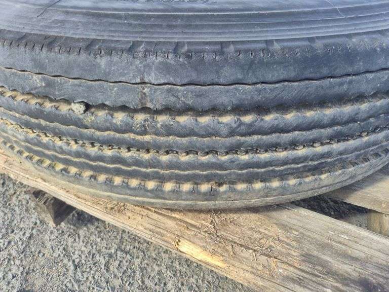 11R22.5 Truck Tyre