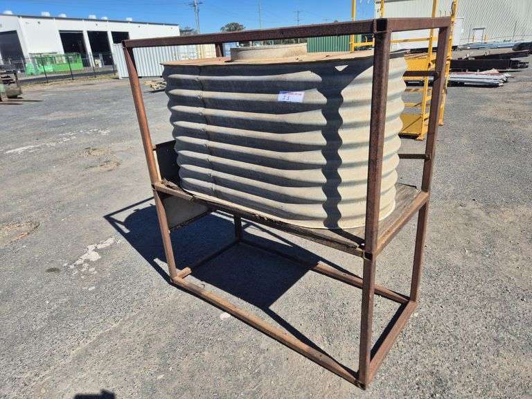 Tank & Metal Stand