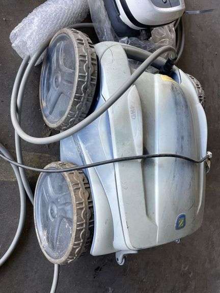 Zodiac 4WD Pool Cleaner - Recently Serviced