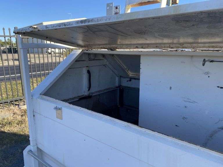 2004 Trailers  2000 ES4L7  Box Trailer
