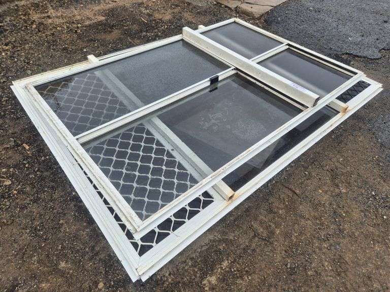 2x Aluminium Sliding Windows