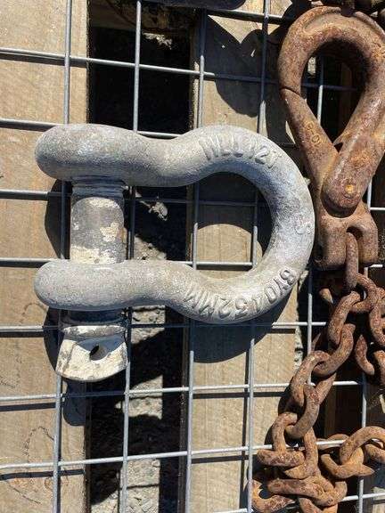 2 Drop Lifting Chains, D Shackles & Lever Block