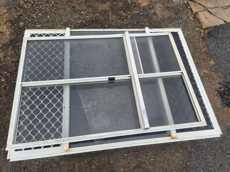 2x Aluminium Sliding Windows