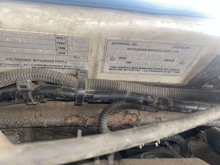 2000 Mitsubishi Triton Utility - Non Operational Wreck