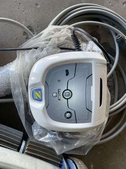 Zodiac 4WD Pool Cleaner - Recently Serviced
