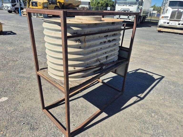 Tank & Metal Stand
