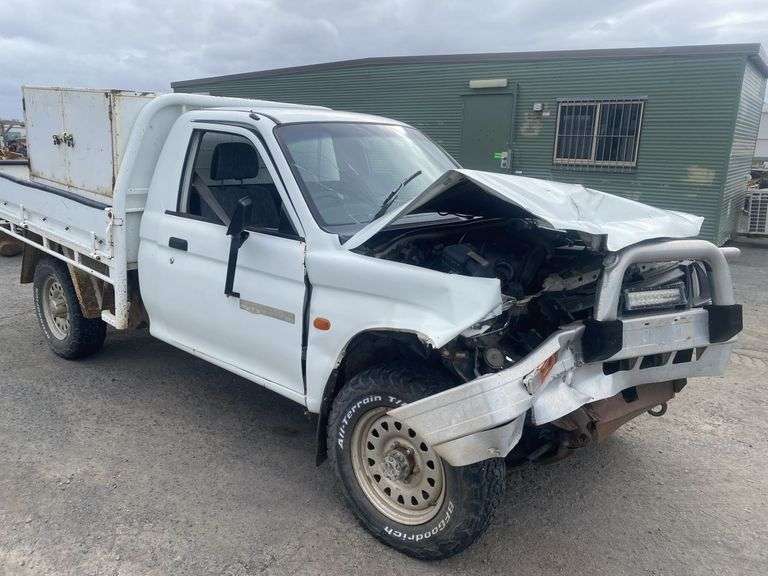 2000 Mitsubishi Triton Utility - Non Operational Wreck