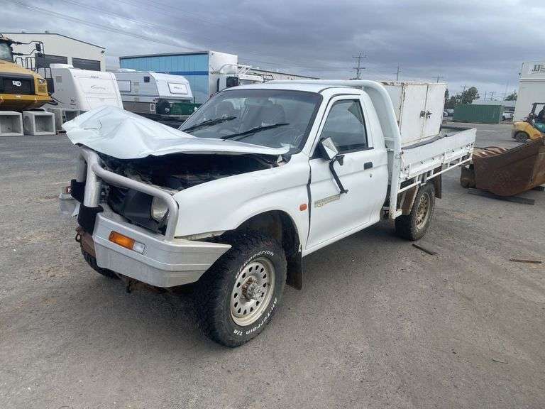 2000 Mitsubishi Triton Utility - Non Operational Wreck