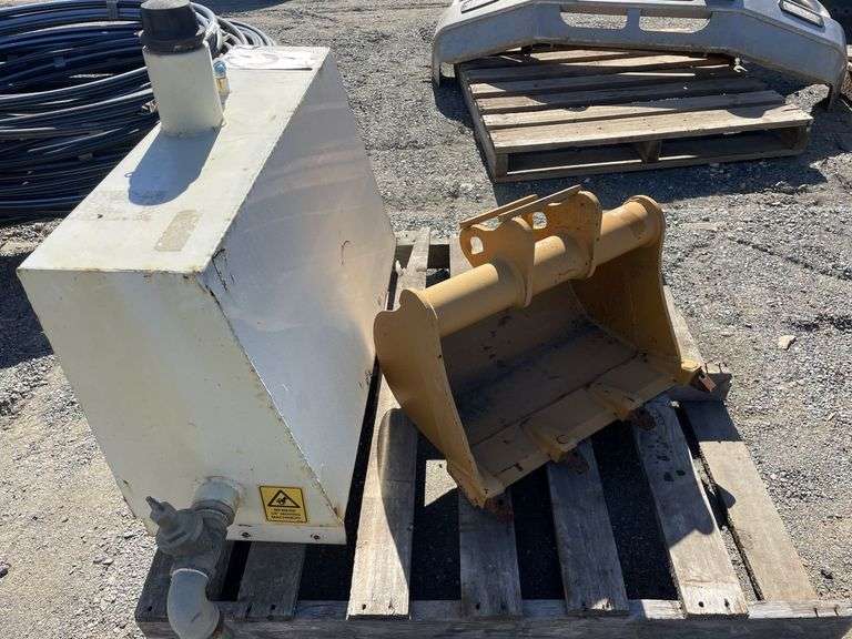 550mm Excavator Bucket and Steel Diesel Tank