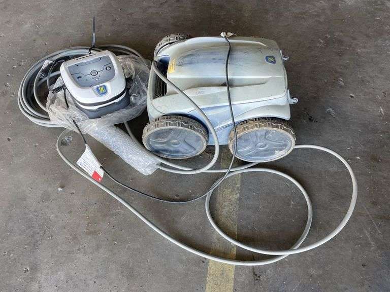 Zodiac 4WD Pool Cleaner - Recently Serviced
