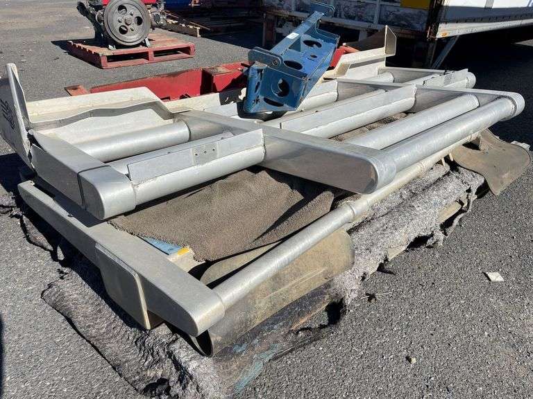 2x KW Bullbars (damaged) etc