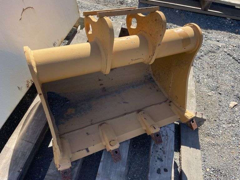 550mm Excavator Bucket and Steel Diesel Tank