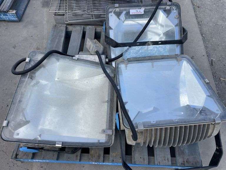3x Phillips Flood Lum Lights
