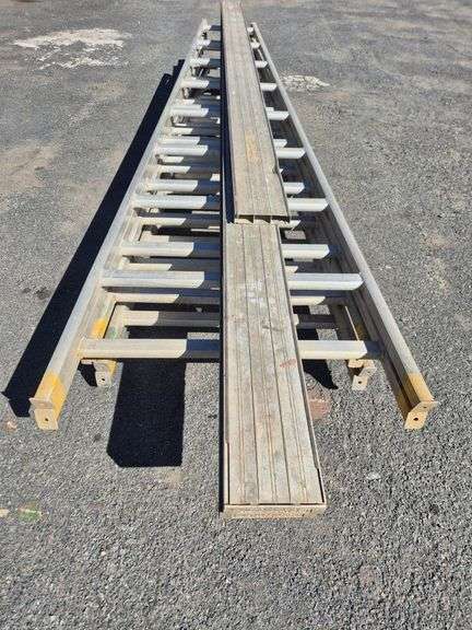 3x Trestles & 3x Planks
