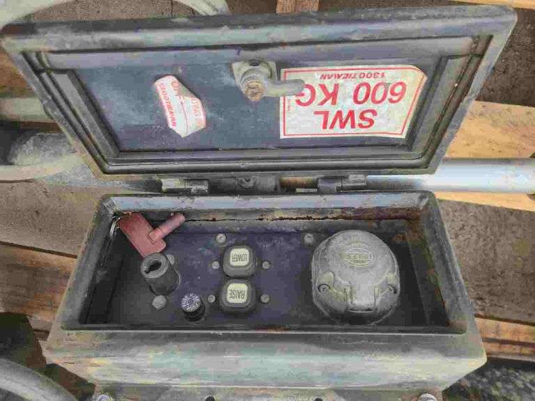 Tail Gate Loader